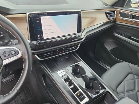 Used 2025 Volkswagen Atlas SE image 20