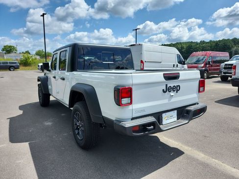 New 2025 Jeep Gladiator Sport image 5