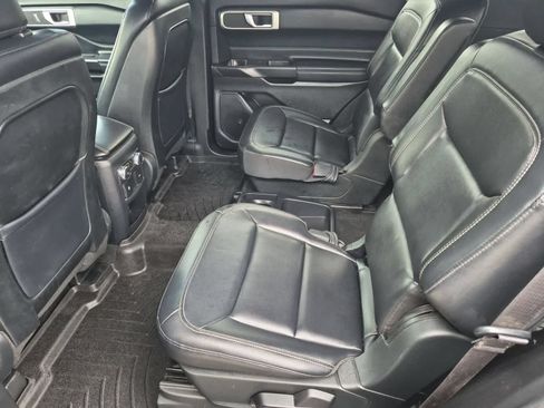 Used 2020 Ford Explorer XLT w/ Equipment Group 202A AWD/4WD image 19