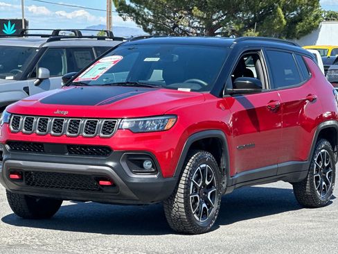 Used 2025 Jeep Compass Trailhawk AWD/4WD image 8