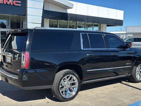 Used 2019 GMC Yukon XL Denali w/ Denali Ultimate Package image 7