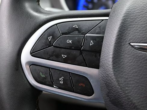 Certified 2023 Chrysler Pacifica Touring-L FWD image 30