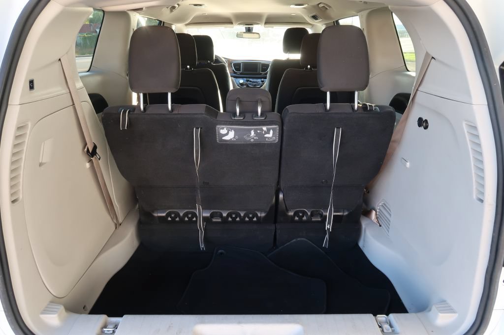 Used 2018 Chrysler Pacifica Touring w/ Security Group FWD image 12