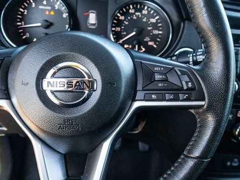 Used 2018 Nissan Rogue SV w/ Premium Package FWD image 37