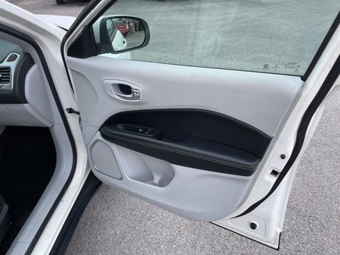 Used 2018 Jeep Compass Latitude w/ Popular Equipment Group image 45