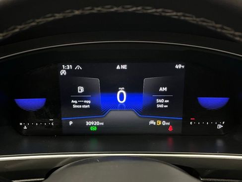 Used 2023 Volkswagen Tiguan SE w/ Panoramic Sunroof Package image 24