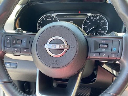 Used 2025 Nissan Pathfinder SL AWD/4WD image 21