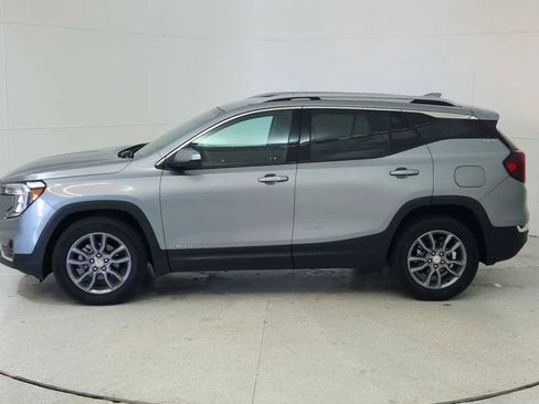 Used 2023 GMC Terrain SLT image 4