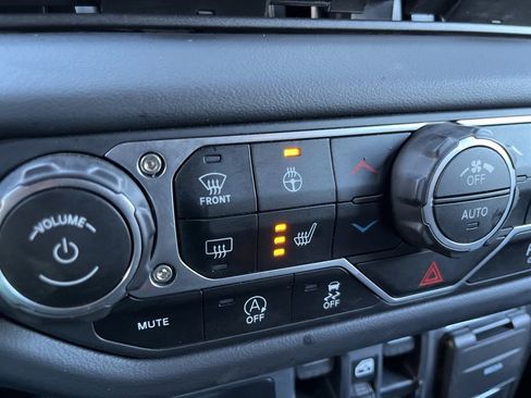 Used 2025 Jeep Wrangler Unlimited Rubicon image 40