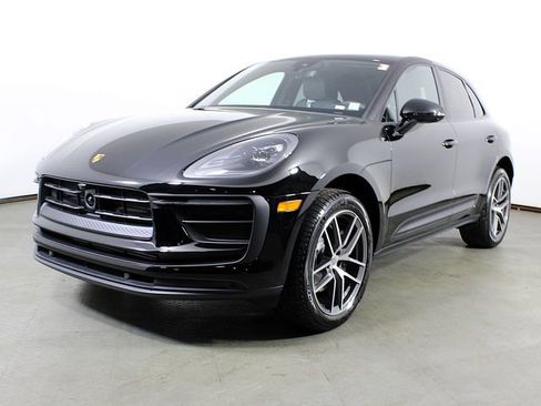 Certified 2025 Porsche Macan AWD/4WD image 1