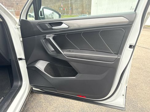 Used 2022 Volkswagen Tiguan SE image 30