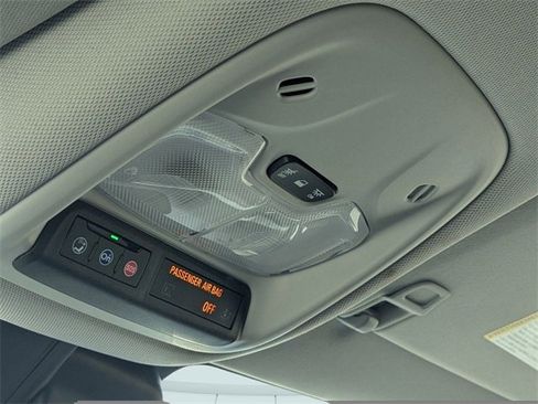 Used 2025 Chevrolet TrailBlazer LT image 30