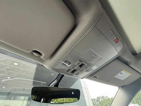 Used 2021 Volkswagen Atlas SE w/ Panoramic Sunroof Package FWD image 33