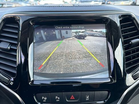 Used 2021 Jeep Cherokee Limited AWD/4WD image 4