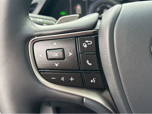 Certified 2025 Lexus ES 300h w/ Premium Package image 31