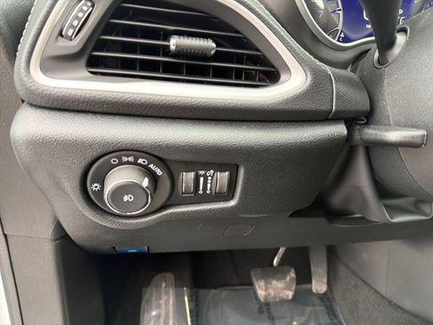 New 2026 Chrysler Pacifica Select image 24