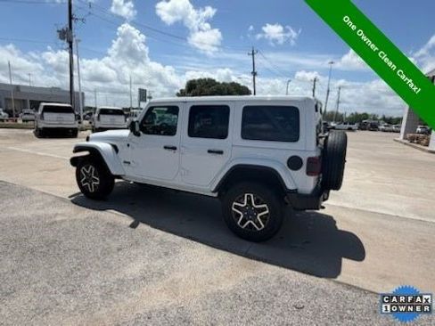 Used 2025 Jeep Wrangler Sahara image 10