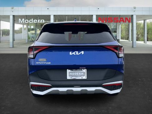 Used 2024 Kia Sportage EX image 4
