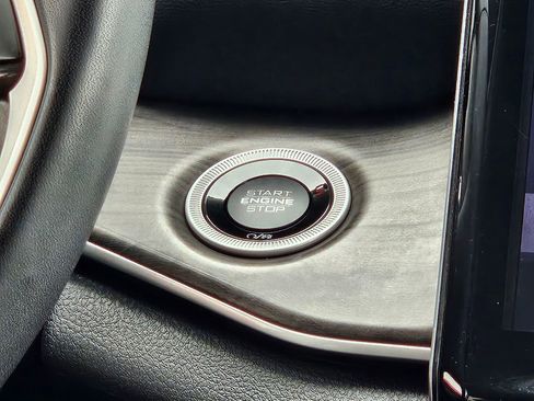 Used 2023 Jeep Grand Cherokee Limited image 15