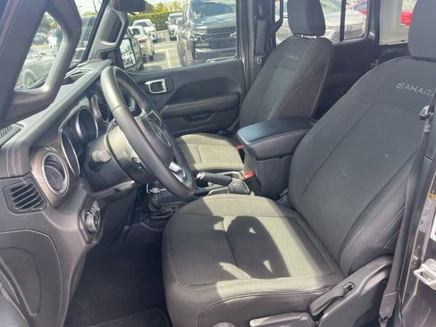 Used 2018 Jeep Wrangler Unlimited Sahara AWD/4WD image 10