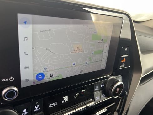 Used 2023 Toyota Highlander L image 6