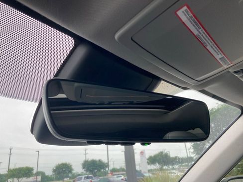 Used 2022 Toyota Highlander XLE FWD image 28