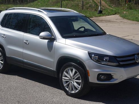 Used 2015 Volkswagen Tiguan SEL FWD image 1