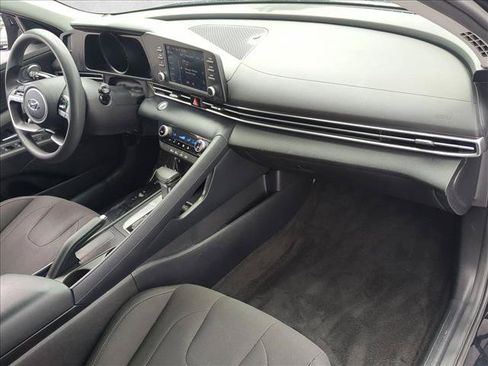 Used 2022 Hyundai Elantra SEL FWD image 18