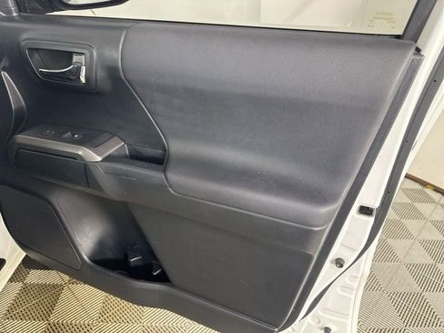 Used 2016 Toyota Tacoma TRD Sport image 17