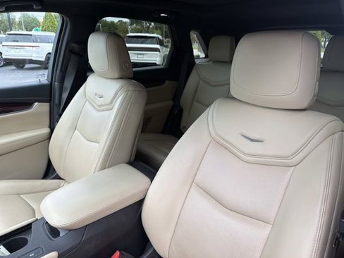 Used 2018 Cadillac XT5 Luxury w/ Driver Awareness Package FWD image 13