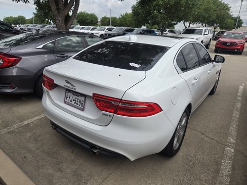 Used 2018 Jaguar XE RWD image 7