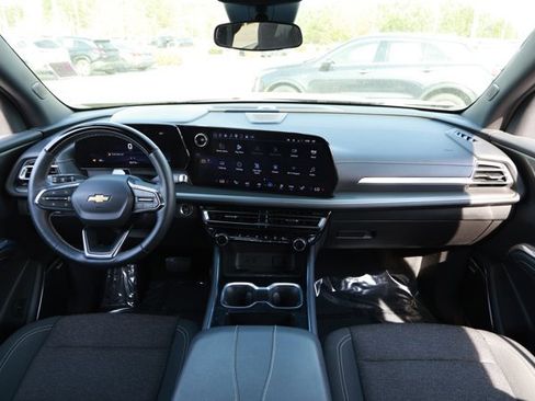 Used 2025 Chevrolet Traverse LT w/ Enhanced Driving Package image 32