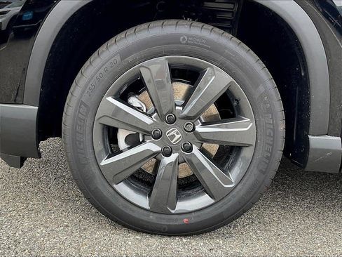 New 2025 Honda Pilot Sport image 8