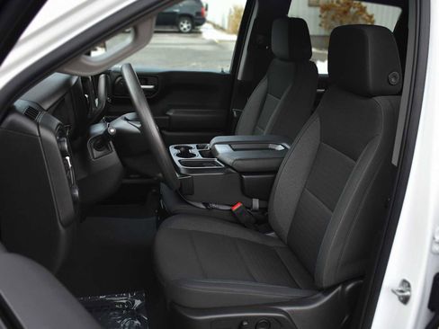 Used 2025 Chevrolet Silverado 1500 Custom image 9