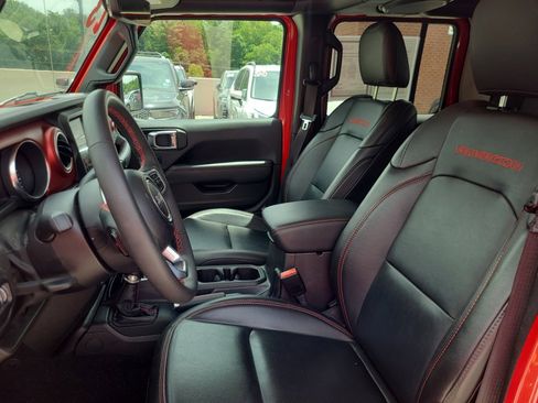 Used 2023 Jeep Gladiator Rubicon w/ Dual Top Group AWD/4WD image 34