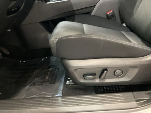 Used 2024 Nissan Rogue SV image 10