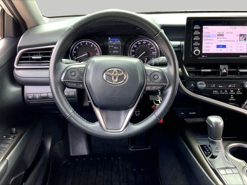 Used 2023 Toyota Camry SE FWD image 5
