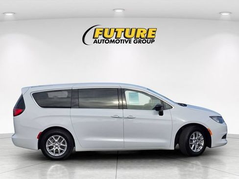 Used 2024 Chrysler Voyager LX FWD image 3