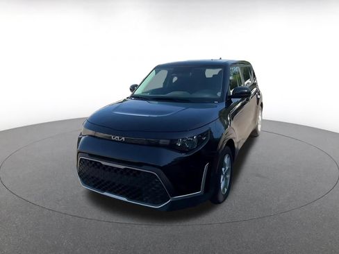 Used 2025 Kia Soul LX w/ LX Technology Package FWD image 7