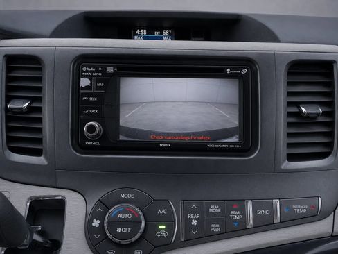 Used 2013 Toyota Sienna LE FWD image 17