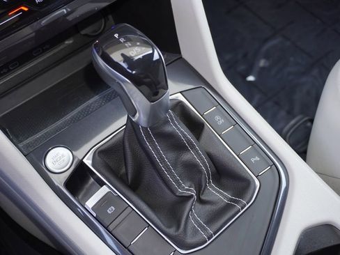 Used 2023 Volkswagen Tiguan SE R-Line image 19