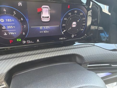 Used 2024 Volkswagen Golf R AWD/4WD image 8