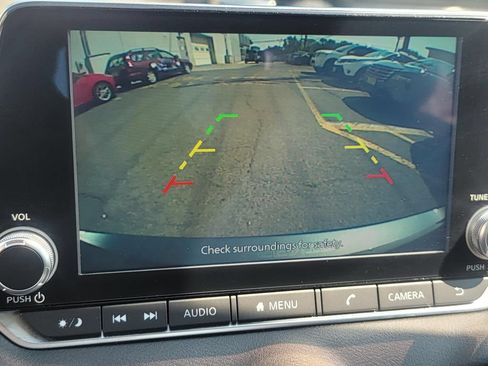 Used 2022 Nissan Sentra SV w/ Lighting Package FWD image 36