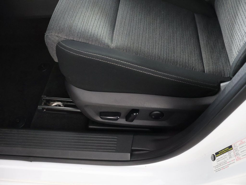 Used 2023 Nissan Rogue SV AWD/4WD image 28