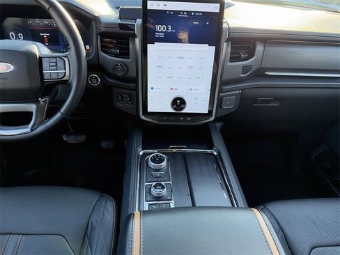 Used 2024 Ford Expedition Platinum image 21