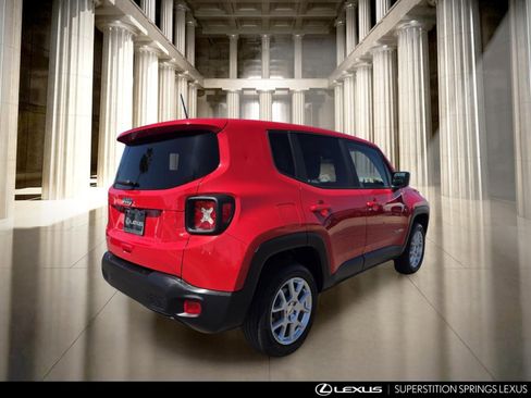 Used 2023 Jeep Renegade Latitude AWD/4WD image 4