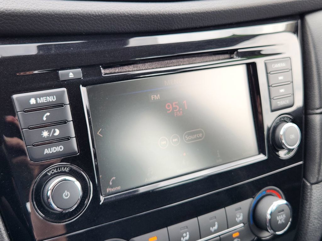 Used 2019 Nissan Rogue S AWD/4WD image 19
