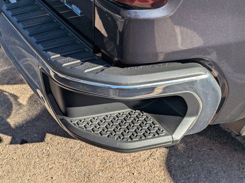 Used 2025 GMC Sierra 1500 SLE image 8