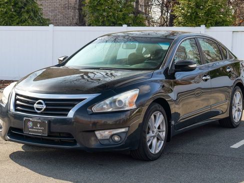 Used 2015 Nissan Altima 2.5 SV w/ Convenience Package image 3