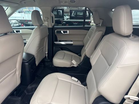 Used 2024 Ford Explorer XLT w/ Equipment Group 202A image 17